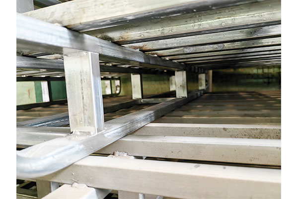 What are the advantages of galvanized steel pallet?