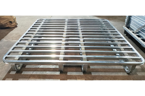 When using galvanized steel pallets in a low-temperature cold storage environment, what performance adaptability issues should be paid attention to?